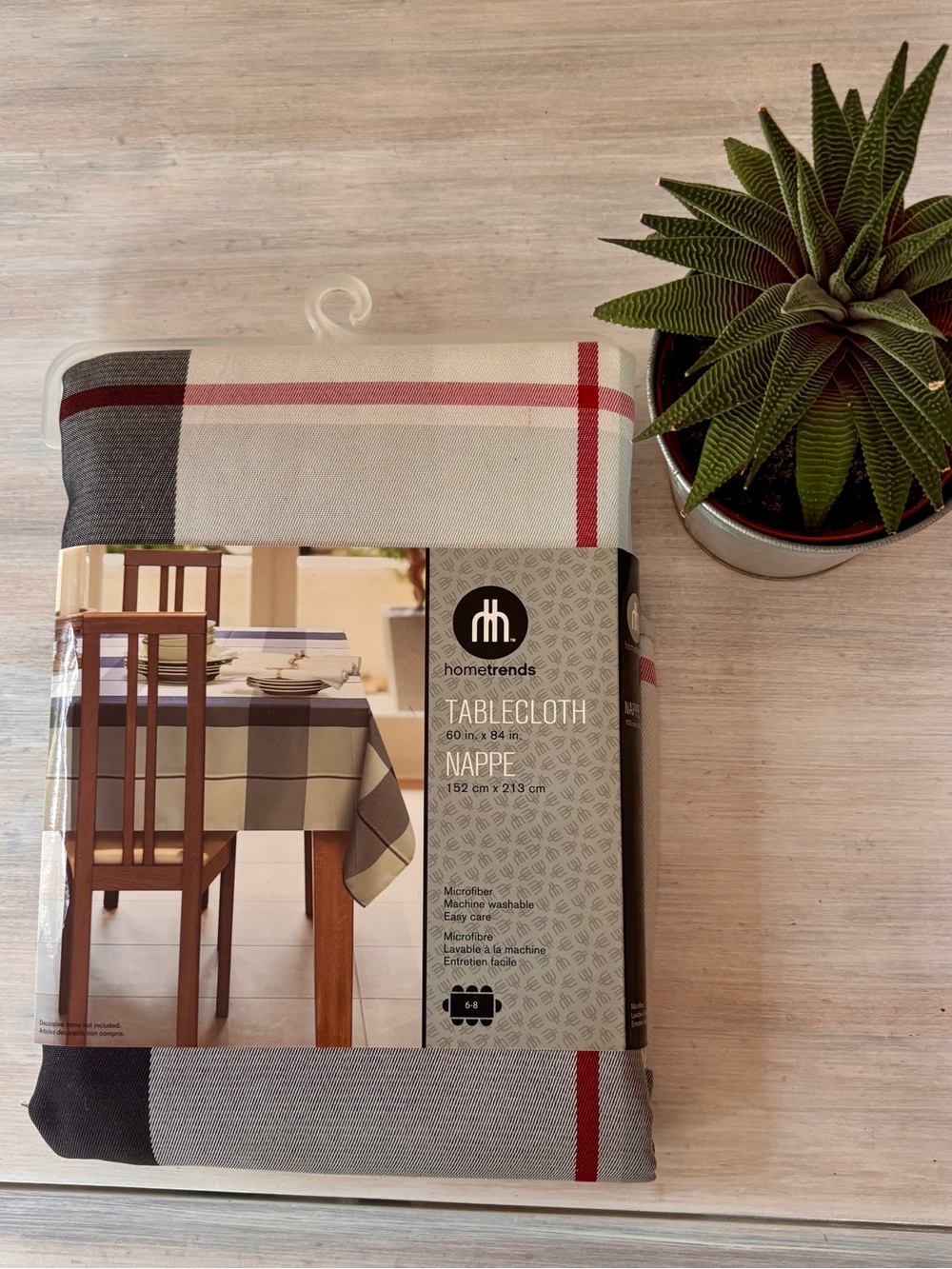 NWT Hometrends Microfiber Plaid Tablecloth (Grey/Cream/Red). 60” x 84. NEW ❤️